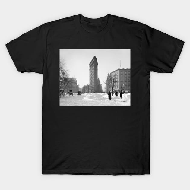 Flatiron Building Winter Scene, 1905. Vintage Photo T-Shirt by historyphoto